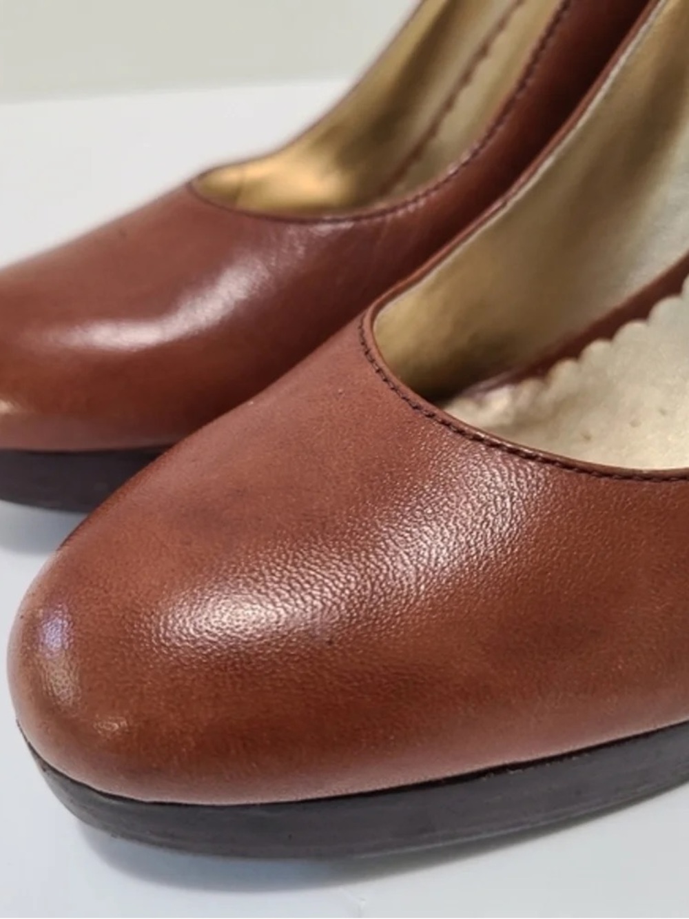 Women's Brown Platform Round-Toe Pumps - Picture 3 of 5